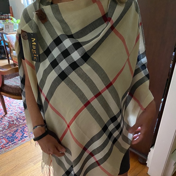 Poncho button scarf - Picture 3 of 3